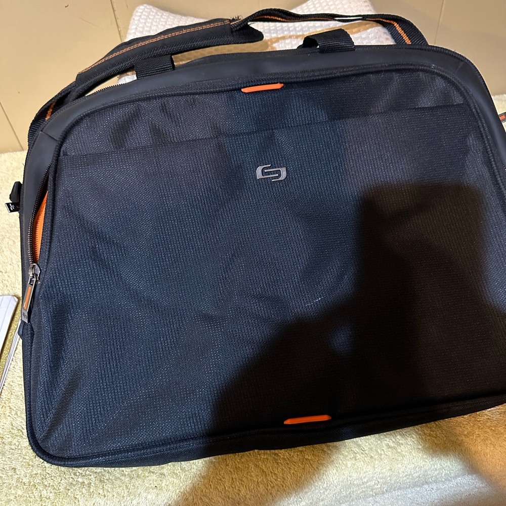 solo New York Urban Laptop Briefcase NWT. Pocket in front, 2 lg compartment